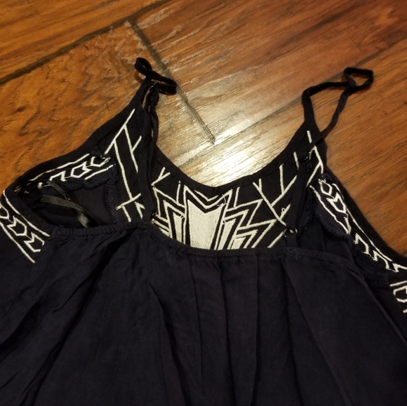 CLOSET CLEAR OUT ITEM - Picture 6 of 6